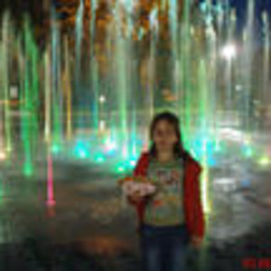 Martynka przy fontannie:)